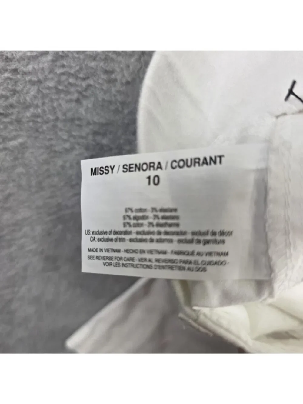 Gloria Vanderbilt Marion Bermuda Shorts Womens 10 White Cargo NWT Stretch Casual